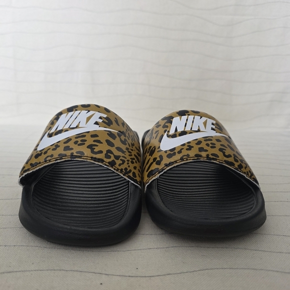 Nike Womens Victori One Slides Leopard Print Sandals Shoes CN9676-700 Size 7 - Picture 4 of 11